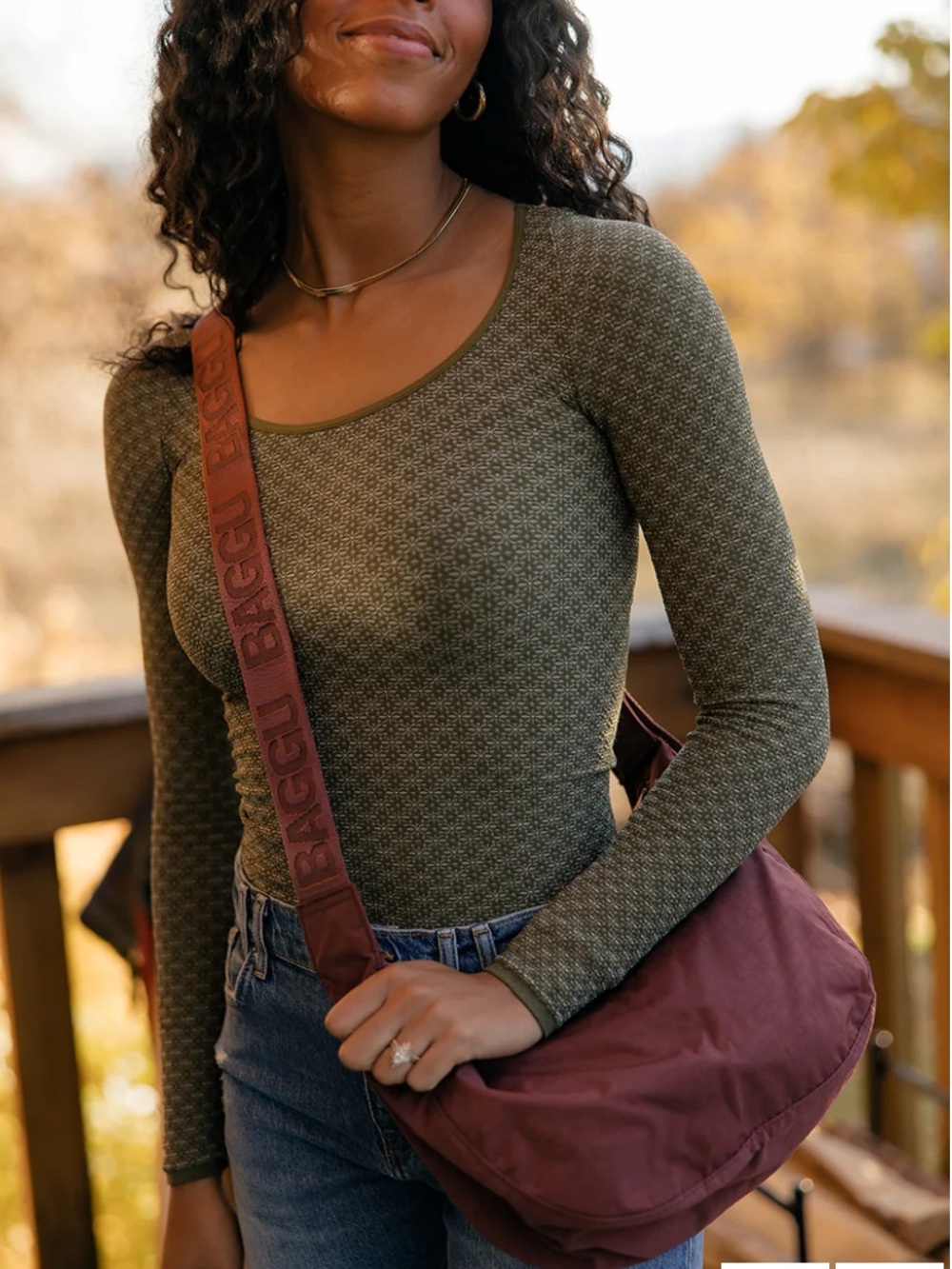 BAGGU Crescent Crossbody Bag in Burgundy